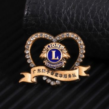 【湖南訂做烤漆胸章大學校徽訂做十字會周年徽章訂制】-