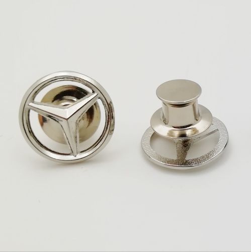 【深圳字母胸針精致創意胸針訂做胸針廠】-