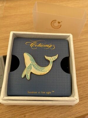 5cm鯨魚徽章,滴油胸章,定制徽章工廠圖片